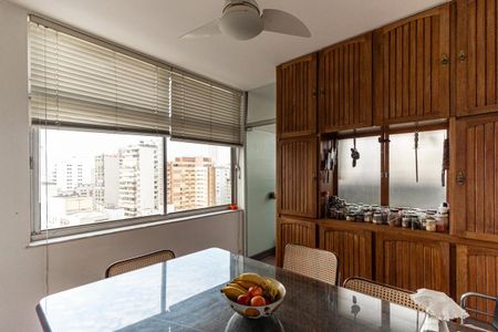 Apartamento à venda com 270m², 3 quartos e 3 vagas Apartamento à venda com 270m², 3 quartos e 3 vagasCozinha