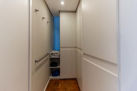 Apartamento à venda com 270m², 3 quartos e 3 vagas Apartamento à venda com 270m², 3 quartos e 3 vagasCloset da Suíte