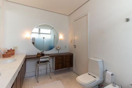 Apartamento à venda com 270m², 3 quartos e 3 vagas Apartamento à venda com 270m², 3 quartos e 3 vagasBanheiro da Suíte