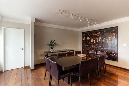 Apartamento à venda com 270m², 3 quartos e 3 vagas Apartamento à venda com 270m², 3 quartos e 3 vagasSala