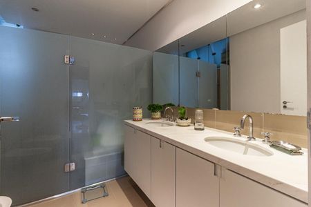 Apartamento à venda com 270m², 3 quartos e 3 vagas Apartamento à venda com 270m², 3 quartos e 3 vagasBanheiro Social