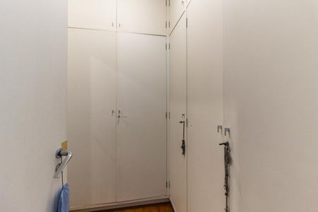 Apartamento à venda com 270m², 3 quartos e 3 vagas Apartamento à venda com 270m², 3 quartos e 3 vagasCloset da Suíte