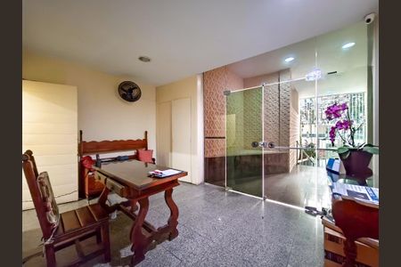 Apartamento à venda com 82m², 2 quartos e 1 vagaFachada e portaria