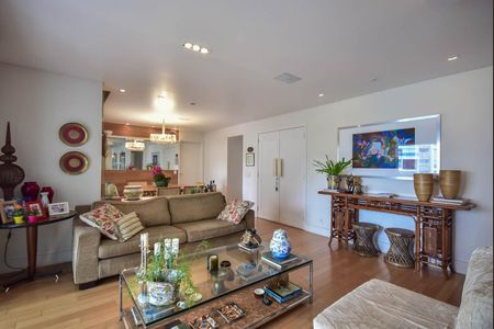 Apartamento para alugar com 164m², 3 quartos e 3 vagas Apartamento para alugar com 164m², 3 quartos e 3 vagasSala