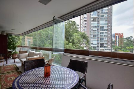 Apartamento para alugar com 164m², 3 quartos e 3 vagas Apartamento para alugar com 164m², 3 quartos e 3 vagasVaranda