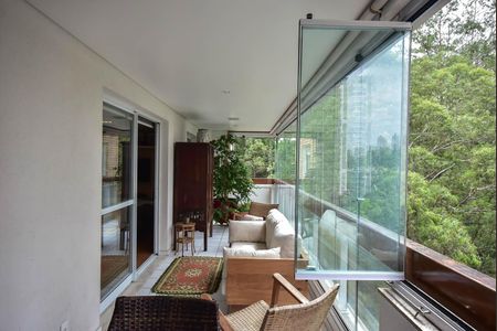 Apartamento para alugar com 164m², 3 quartos e 3 vagas Apartamento para alugar com 164m², 3 quartos e 3 vagasVaranda