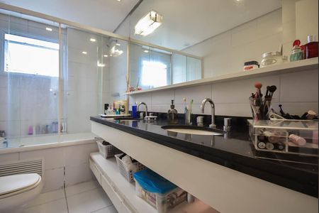 Apartamento para alugar com 164m², 3 quartos e 3 vagas Apartamento para alugar com 164m², 3 quartos e 3 vagasBanheiro da Suíte 3