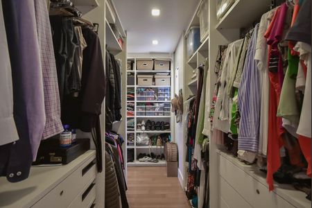 Apartamento para alugar com 164m², 3 quartos e 3 vagas Apartamento para alugar com 164m², 3 quartos e 3 vagasCloset