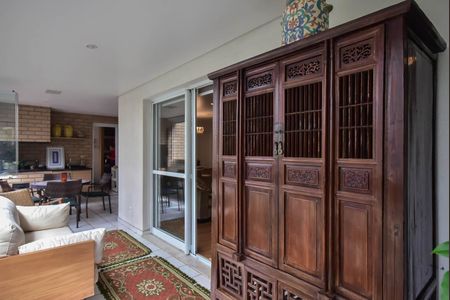 Apartamento para alugar com 164m², 3 quartos e 3 vagas Apartamento para alugar com 164m², 3 quartos e 3 vagasVaranda