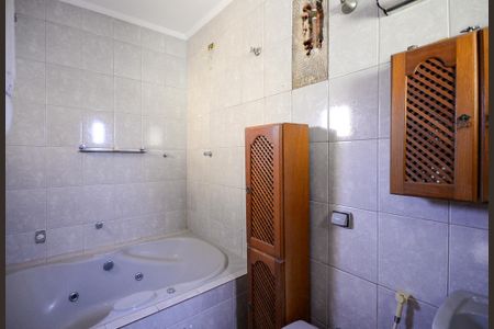 Casa à venda com 246m², 3 quartos e 10 vagasBanheiro do Quarto 1