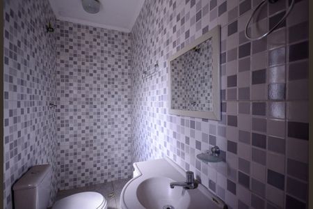 Casa à venda com 246m², 3 quartos e 10 vagasBanheiro do Quarto 2