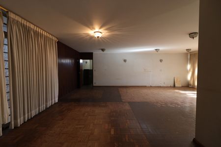 Casa para alugar com 660m², 7 quartos e 4 vagasSala