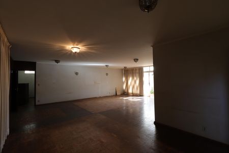 Casa para alugar com 660m², 7 quartos e 4 vagasSala