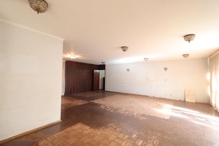 Casa para alugar com 660m², 7 quartos e 4 vagasSala