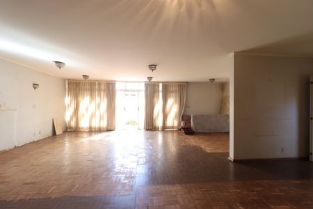 Casa para alugar com 660m², 7 quartos e 4 vagasSala