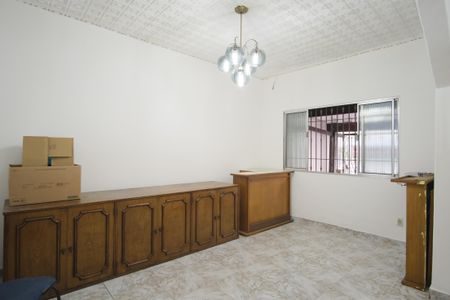 Casa à venda com 137m², 3 quartos e 2 vagasSala