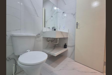 Casa de condomínio para alugar com 100m², 2 quartos e sem vaga Casa de condomínio para alugar com 100m², 2 quartos e sem vagaBanheiro da Suíte 2