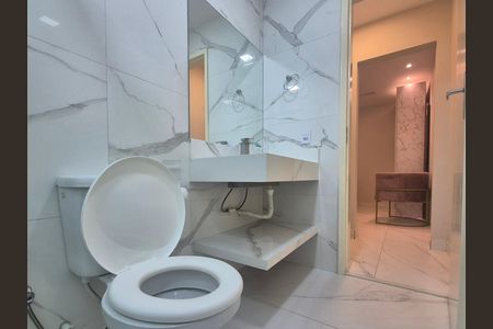 Casa de condomínio para alugar com 100m², 2 quartos e sem vaga Casa de condomínio para alugar com 100m², 2 quartos e sem vagaBanheiro da Suíte 1