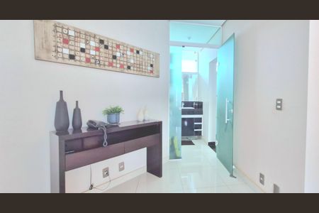 Casa de condomínio para alugar com 1040m², 4 quartos e 5 vagasHall de entrada