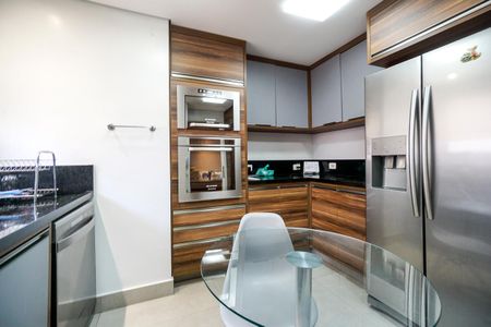 Apartamento à venda com 151m², 4 quartos e 3 vagasCozinha