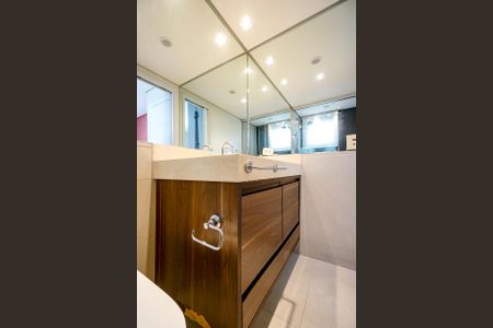 Apartamento à venda com 151m², 4 quartos e 3 vagasBanheiro da Suíte 1