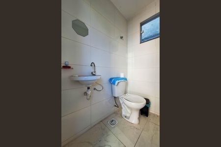 Casa à venda com 105m², 2 quartos e 1 vaga Casa à venda com 105m², 2 quartos e 1 vagaBanheiro de serviço