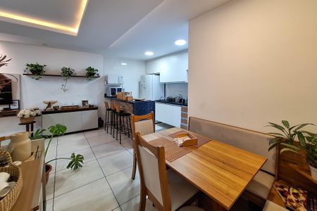 Casa à venda com 105m², 2 quartos e 1 vaga Casa à venda com 105m², 2 quartos e 1 vagaSala