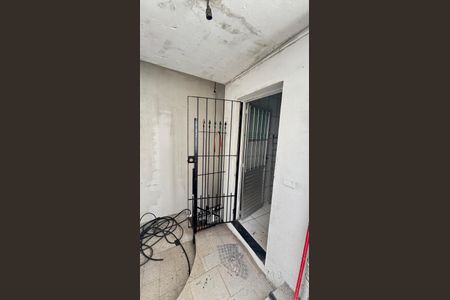 Casa para alugar com 38m², 1 quarto e sem vaga Casa para alugar com 38m², 1 quarto e sem vagaEscada