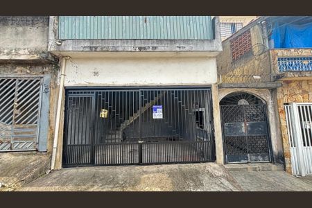 Casa para alugar com 60m², 2 quartos e 1 vagaFachada + Placa