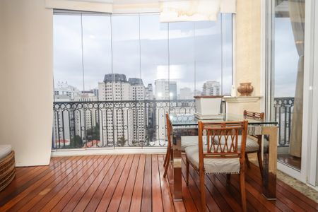 Apartamento para alugar com 136m², 2 quartos e 3 vagasVaranda da Sala