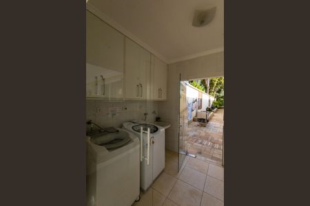 Casa à venda com 900m², 8 quartos e 6 vagas Casa à venda com 900m², 8 quartos e 6 vagasÁrea de Serviço