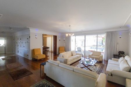 Casa à venda com 900m², 8 quartos e 6 vagas Casa à venda com 900m², 8 quartos e 6 vagasSala de estar 2