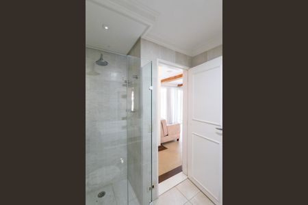 Casa à venda com 900m², 8 quartos e 6 vagas Casa à venda com 900m², 8 quartos e 6 vagasBanheiro de Serviço 2