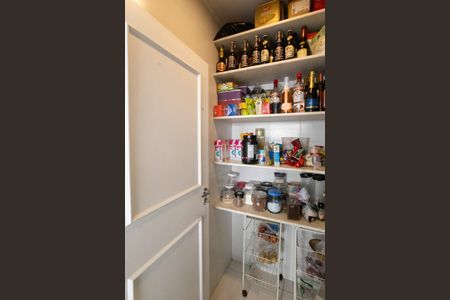 Casa à venda com 900m², 8 quartos e 6 vagas Casa à venda com 900m², 8 quartos e 6 vagasDespensa