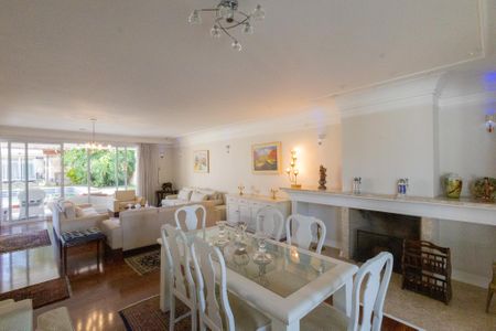 Casa à venda com 900m², 8 quartos e 6 vagas Casa à venda com 900m², 8 quartos e 6 vagasSala de jantar 1