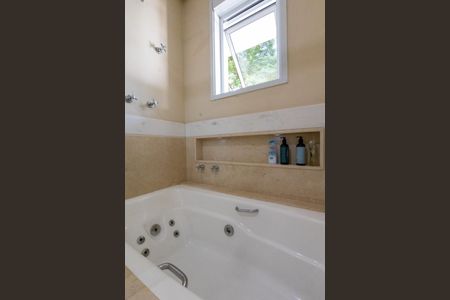 Casa à venda com 900m², 8 quartos e 6 vagas Casa à venda com 900m², 8 quartos e 6 vagasBanheiro da Suíte 4