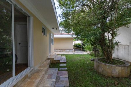 Casa à venda com 900m², 8 quartos e 6 vagas Casa à venda com 900m², 8 quartos e 6 vagasQuintal fundos