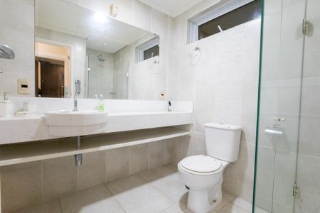 Casa à venda com 900m², 8 quartos e 6 vagas Casa à venda com 900m², 8 quartos e 6 vagasBanheiro de Serviço 2