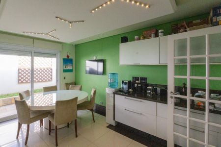 Casa à venda com 900m², 8 quartos e 6 vagas Casa à venda com 900m², 8 quartos e 6 vagasCozinha