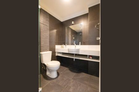 Casa à venda com 900m², 8 quartos e 6 vagas Casa à venda com 900m², 8 quartos e 6 vagasBanheiro de Serviço 1