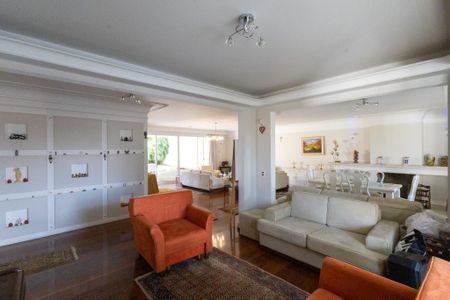 Casa à venda com 900m², 8 quartos e 6 vagas Casa à venda com 900m², 8 quartos e 6 vagasSala de estar 1