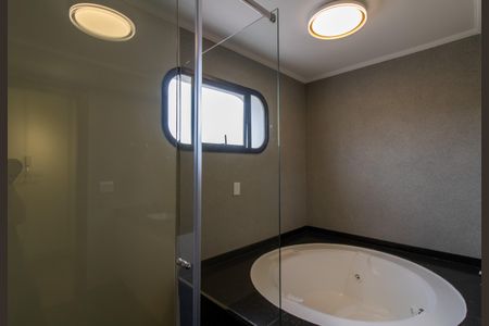 Apartamento à venda com 220m², 4 quartos e 3 vagas Apartamento à venda com 220m², 4 quartos e 3 vagasBanheiro Suíte 1