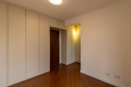 Apartamento à venda com 220m², 4 quartos e 3 vagas Apartamento à venda com 220m², 4 quartos e 3 vagasSuíte 2