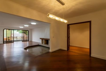 Apartamento à venda com 220m², 4 quartos e 3 vagas Apartamento à venda com 220m², 4 quartos e 3 vagasSala de Jantar