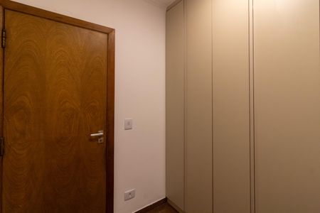 Apartamento à venda com 220m², 4 quartos e 3 vagas Apartamento à venda com 220m², 4 quartos e 3 vagasQuarto de Serviço