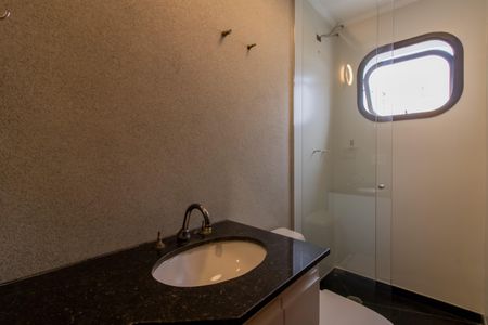 Apartamento à venda com 220m², 4 quartos e 3 vagas Apartamento à venda com 220m², 4 quartos e 3 vagasBanheiro Suíte 2