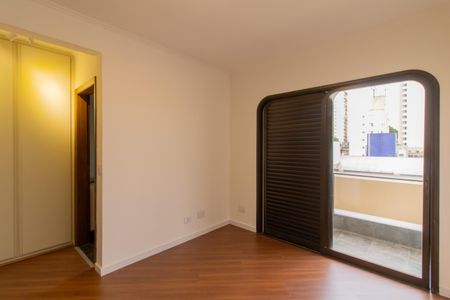 Apartamento à venda com 220m², 4 quartos e 3 vagas Apartamento à venda com 220m², 4 quartos e 3 vagasSuíte 2