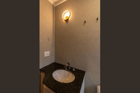 Apartamento à venda com 220m², 4 quartos e 3 vagas Apartamento à venda com 220m², 4 quartos e 3 vagasBanheiro Suíte 2