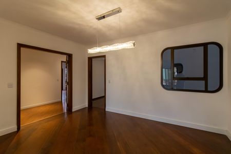 Apartamento à venda com 220m², 4 quartos e 3 vagas Apartamento à venda com 220m², 4 quartos e 3 vagasSala de Jantar