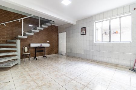 Casa à venda com 130m², 3 quartos e 2 vagas Casa à venda com 130m², 3 quartos e 2 vagasSala